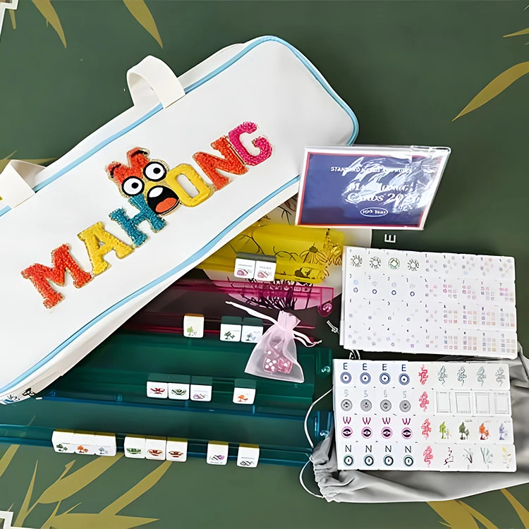 Conjunto de Mahjong Emoji de desenho animado branco